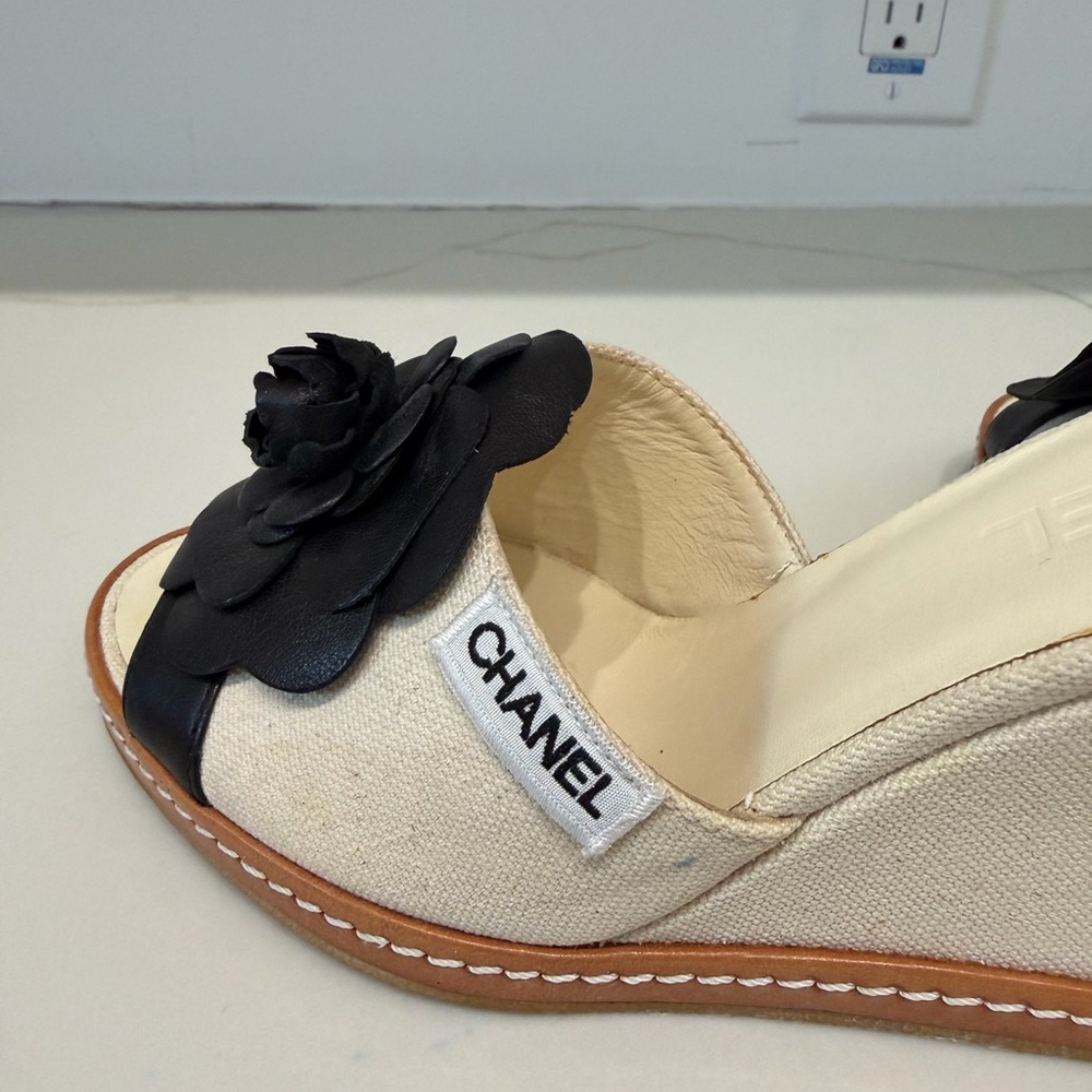 CHANEL Black Floral Women's Slides - Picture 13 of 15